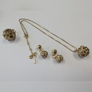 EVC FOSSIL GOLD TONE & GOLD TONE CRYSTALS NECKLACE EARRINGS & RING